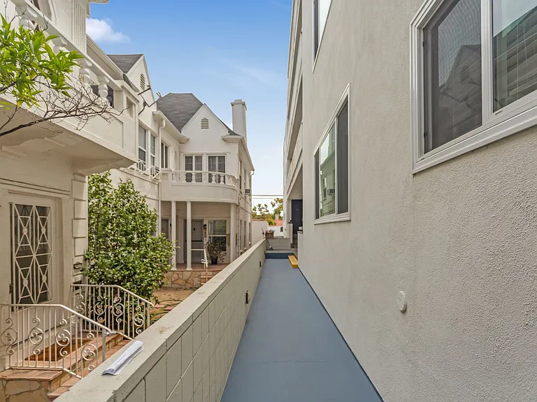 350 S Reeves Dr — Photo 6