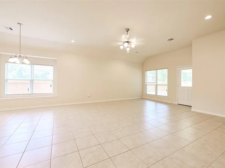 604 Linnwood Dr W — Photo 11