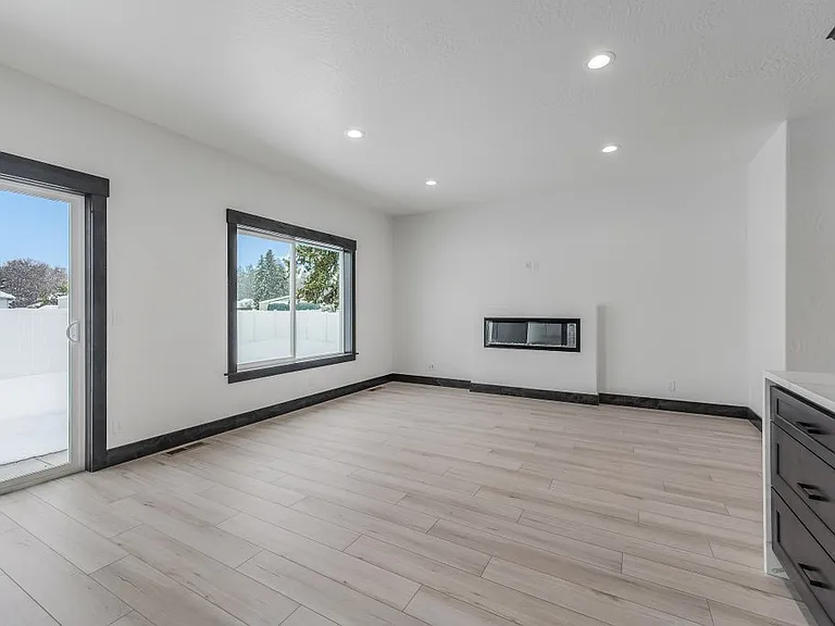218 E Lobo Loop — Photo 8