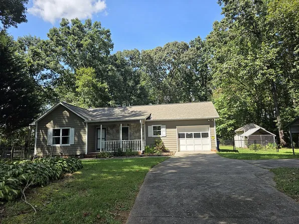 1190 Landsdowne Dr, Conover, NC 28613