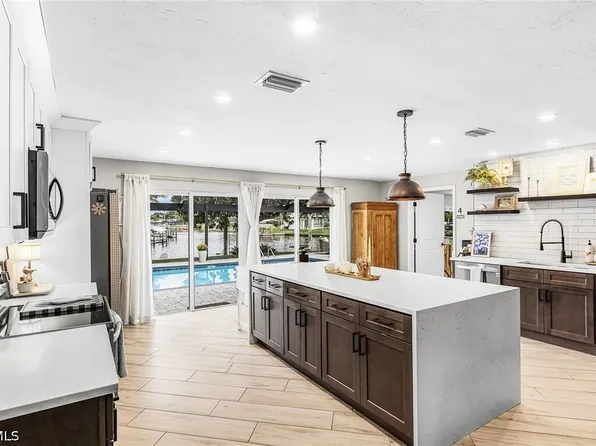 3725 SE 1st Ave, Cape Coral, FL 33904