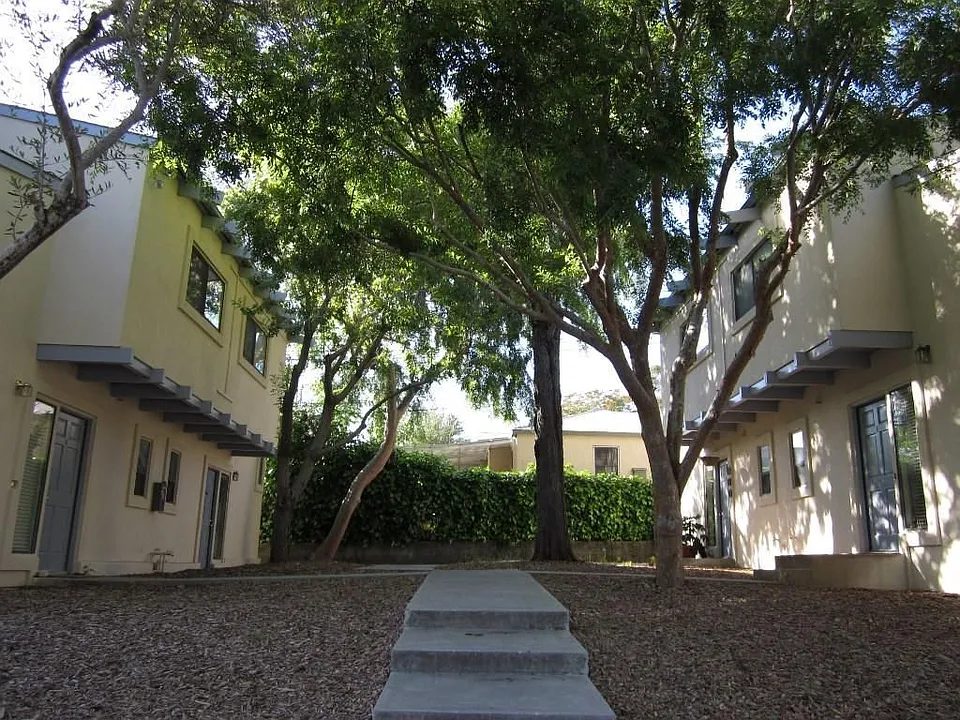 415 N Chorro St #5