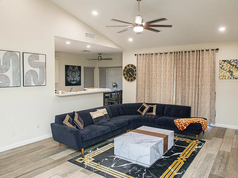 3226 E Rosemonte Dr — Photo 3