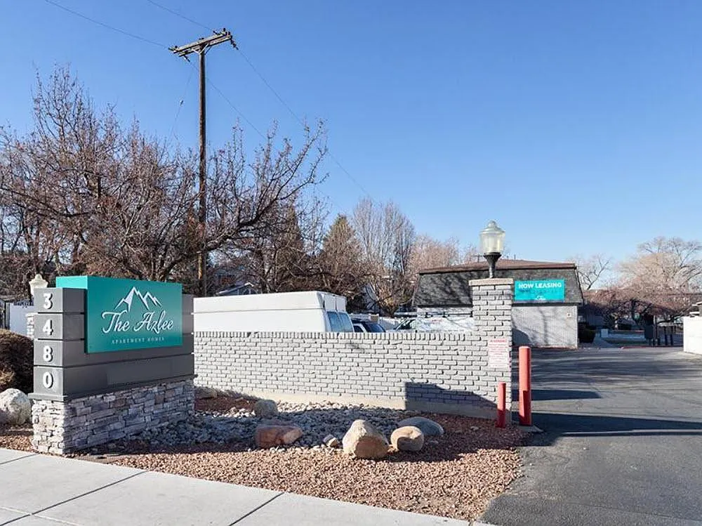 The Azlee Apartments — Photo 3