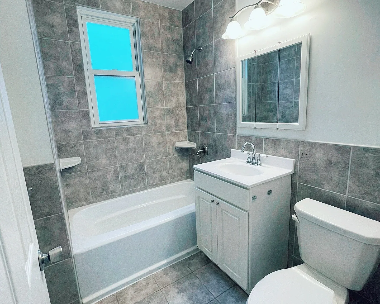 3 bed, 1300 sqft, $2,600 — Photo 4