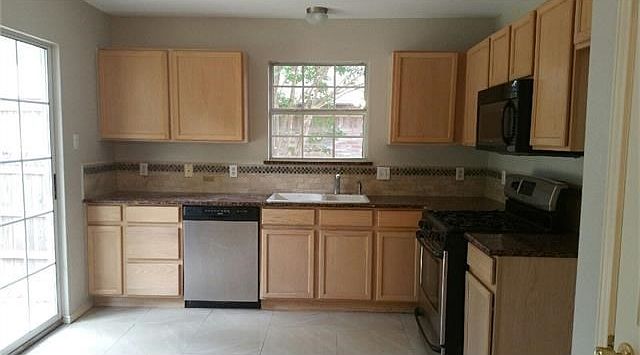 2nd image of 1607 Carriage Hills Trl