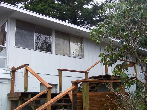 307 NE Crabapple Dr, Yachats, OR 97498