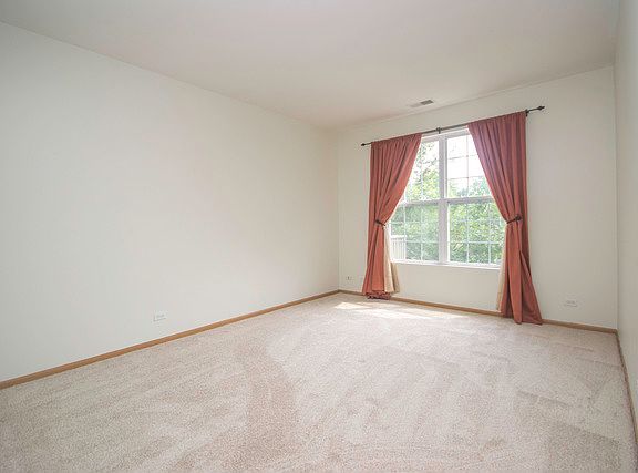 4th image of 972 Ellsworth Dr