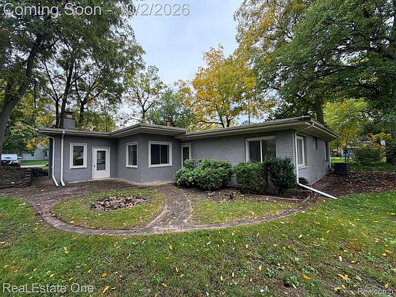 4th image of 1131 Kettering St