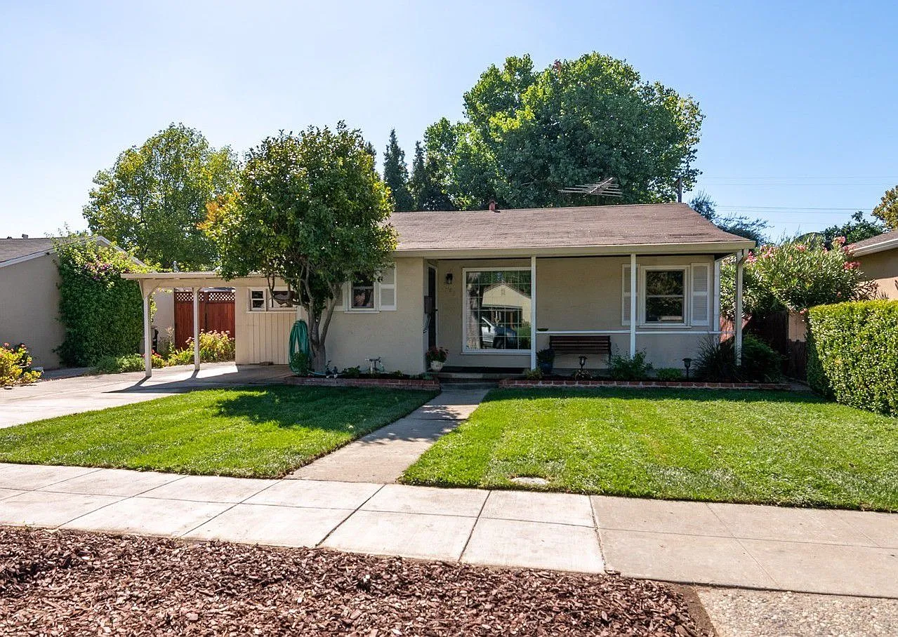1456 Darlene Ave photo 1