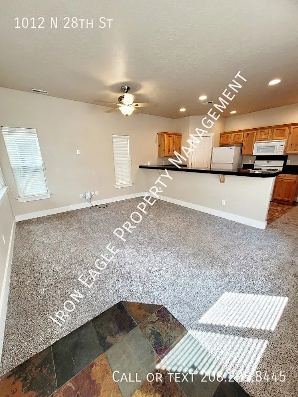 3 bed, 2.0 bath, 1411 sqft, $1,995 — Photo 2