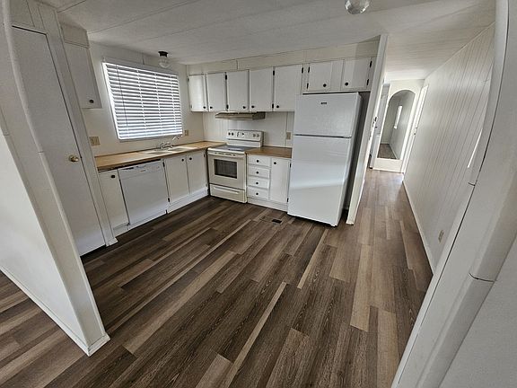 3rd image of 9501 E Broadway Rd