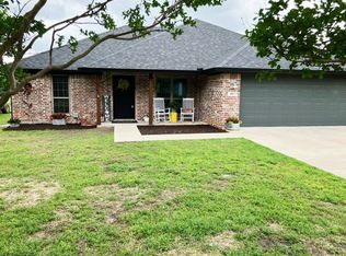 101 E Whitewright Rd, Savoy, TX 75479