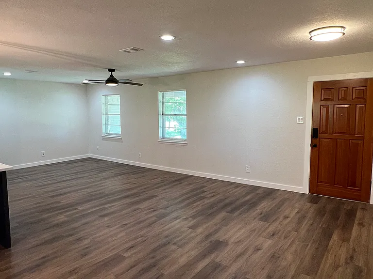 14784 FM 121 — Photo 33