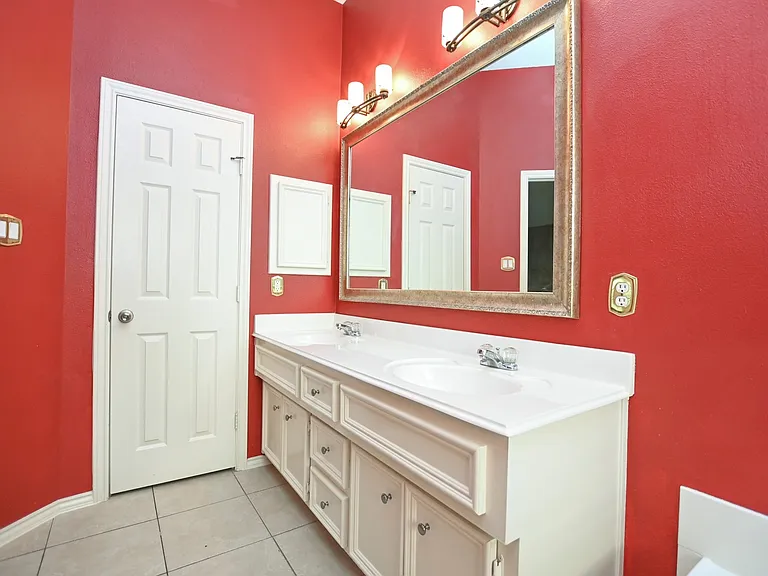 2123 Castle Gardens Ln — Photo 24