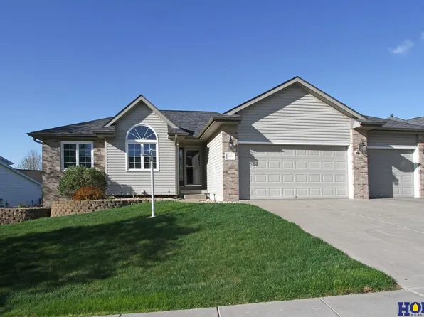 5747 NW 11th St, Lincoln, NE 68521