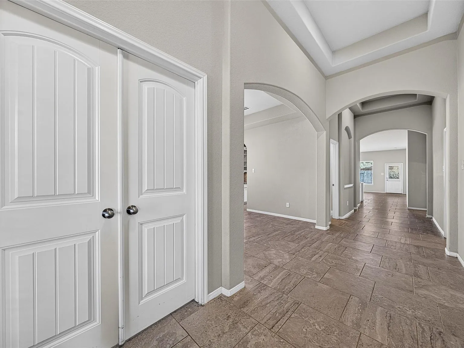 3 bed, 2.5 bath, 2268 sqft, $2,300 — Photo 2
