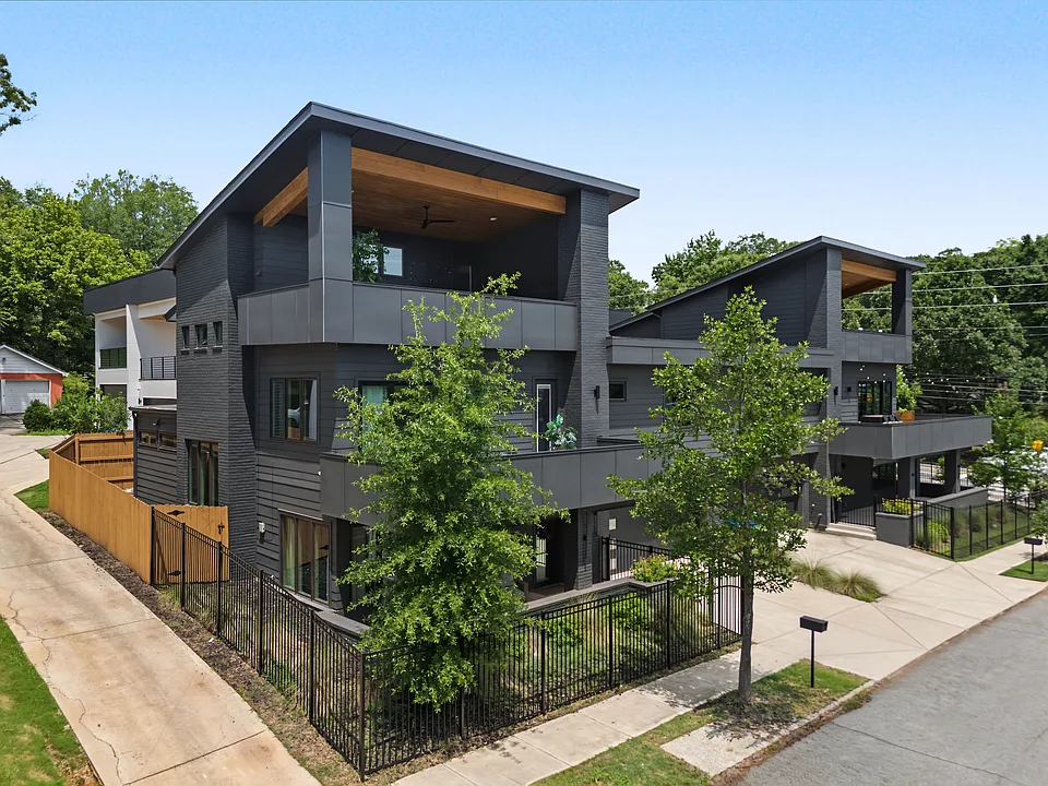 1142 Boulevard Dr NE