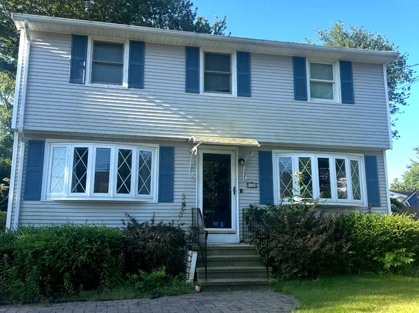 18 Brightwater Rd, Niantic, CT 06357