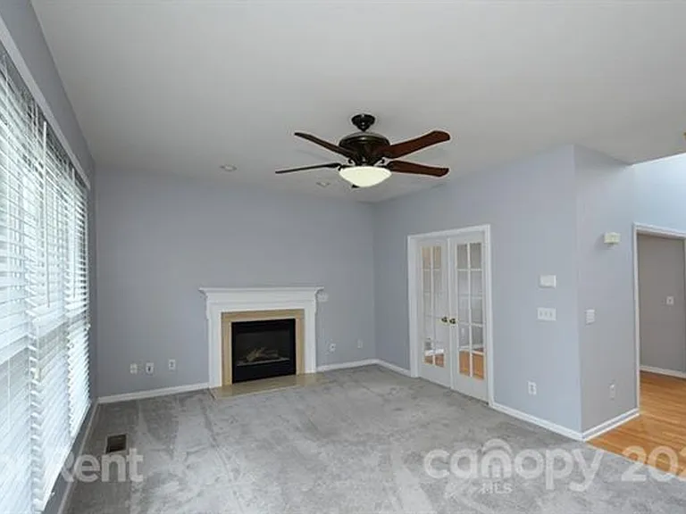 10402 Friarsgate Rd — Photo 3