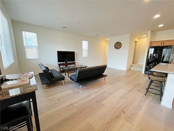 4th image of 692 Bamboo Bend Pl