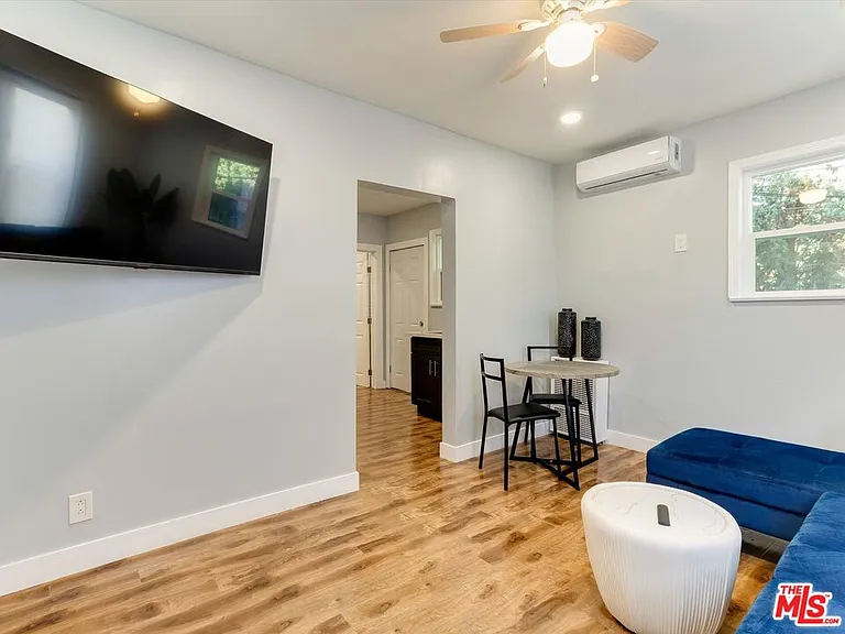 11472 Ventura Blvd #B — Photo 8