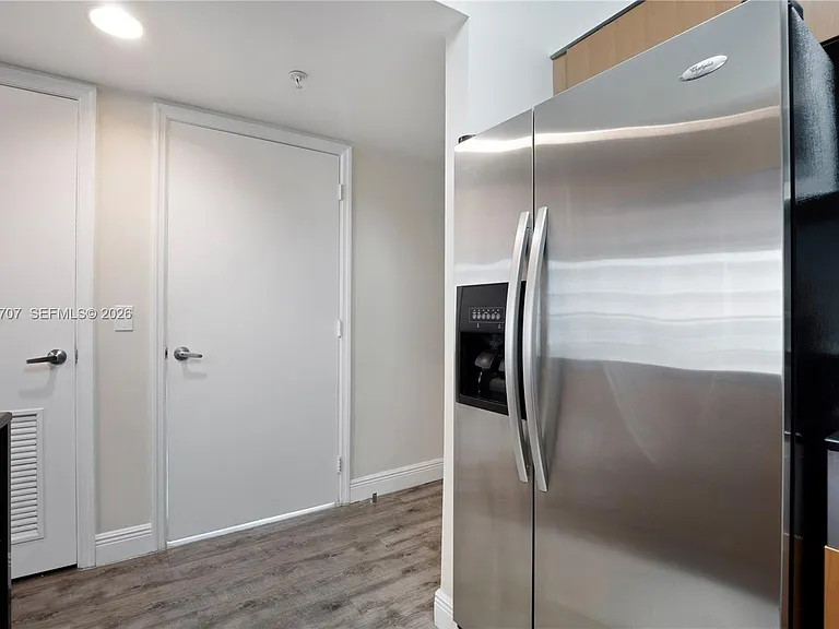 1750 N Bayshore Dr #1405 — Photo 12