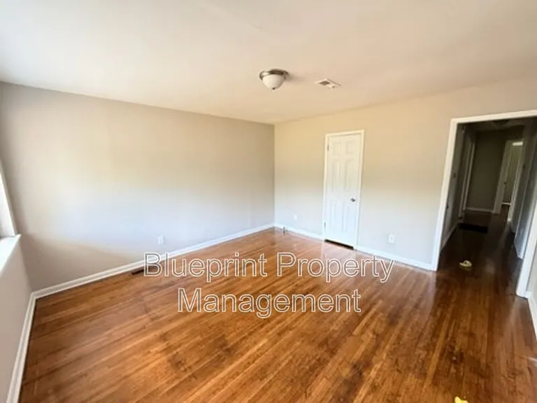 3736 Oak Ave SW — Photo 2