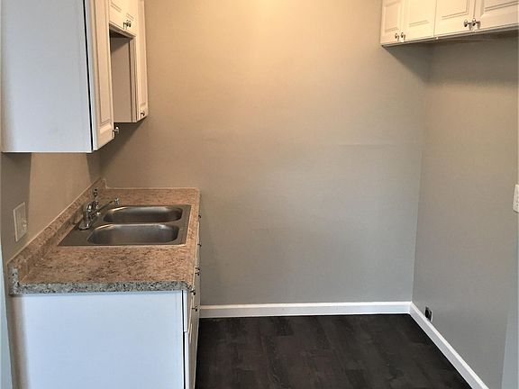 3rd image of 110 Koehler Ave APT 2