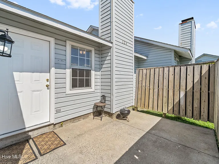 126 Witten Cir #B — Photo 2