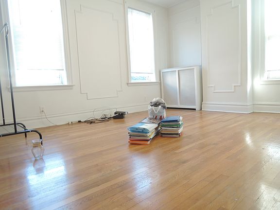 4th image of 2558 44th St