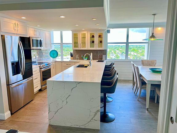 3rd image of 800 SE 20th Avenue #1115
