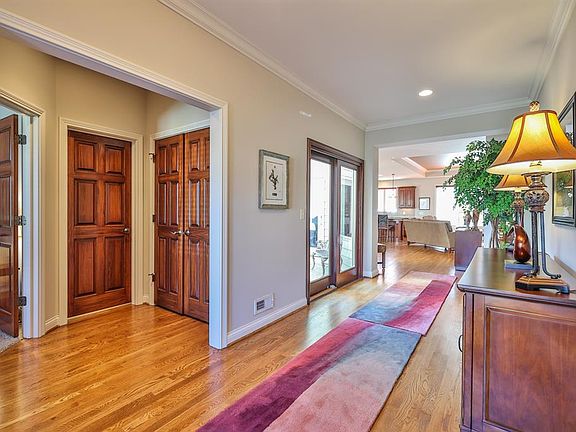 5th image of 824 Woodside Ct