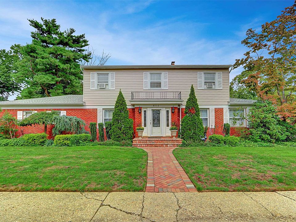 1st image of 611 Robert Pl