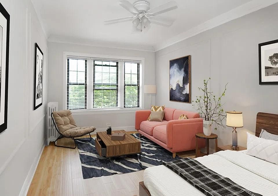 2nd image of 1040 W Oakdale Ave #409