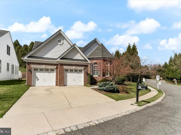 39 S Valentine Dr, Garnet Valley, PA 19060