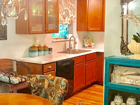 GLASS CABINETS -OPEN PLAN 