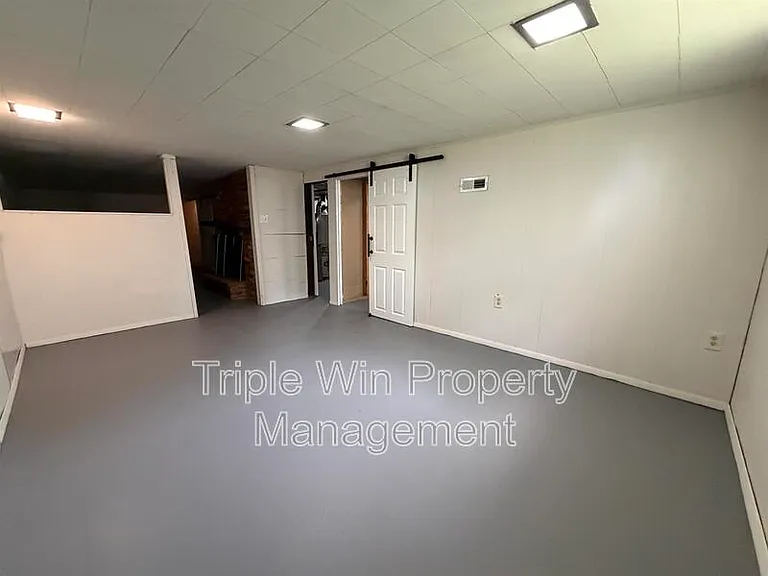 2245 Lindsay Ln — Photo 42