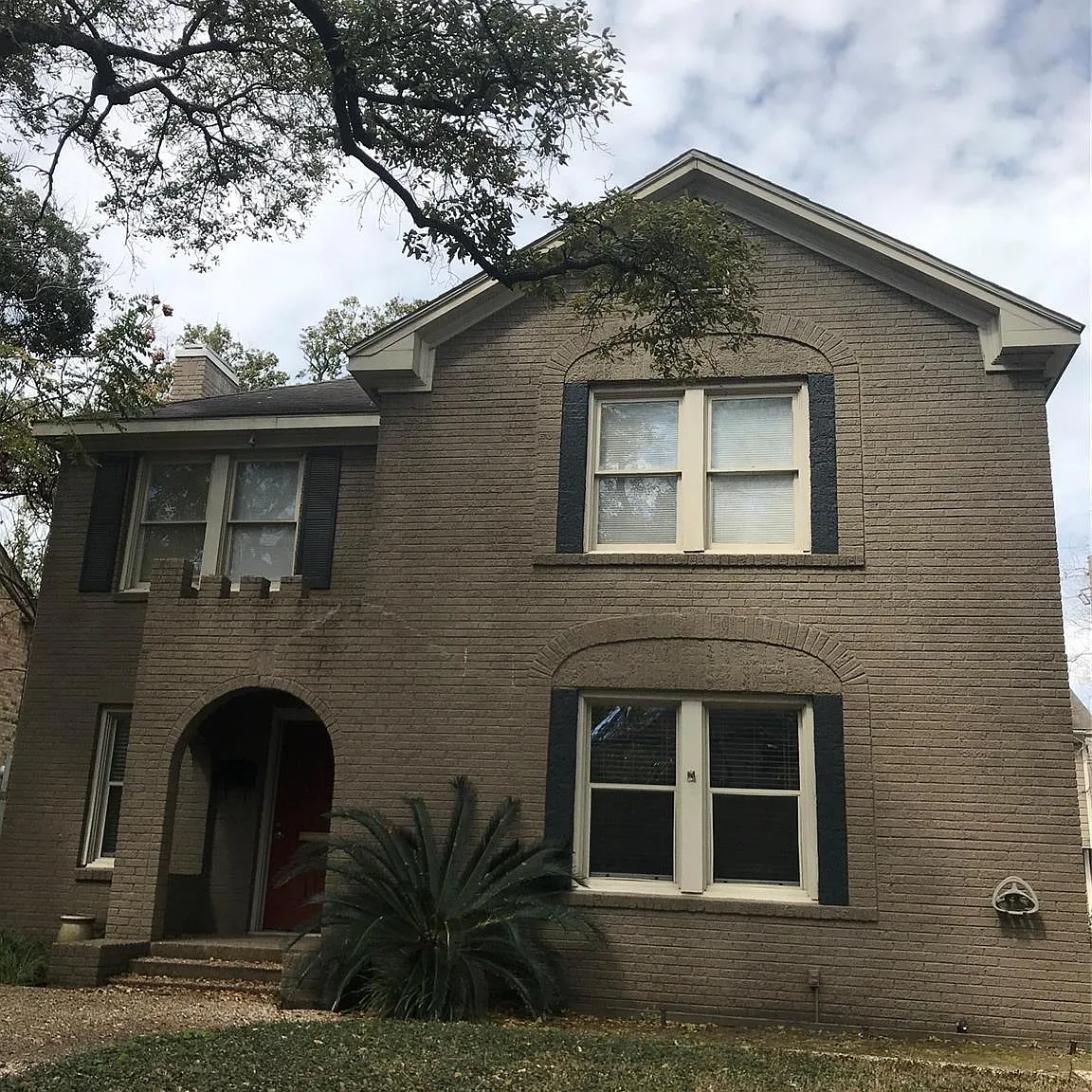2 bed, 1.0 bath, 1100 sqft, $1,575 — Photo 1
