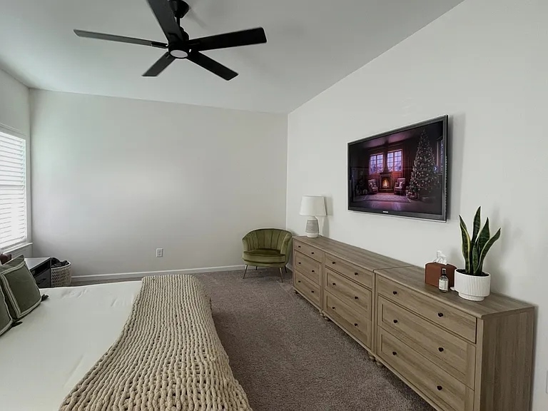 704 Samuel Dr — Photo 34