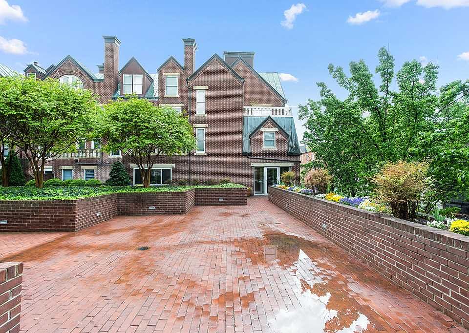 1st image of 115 N Lee St APT 211