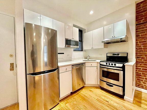 2nd image of 426 E 77th St #2RE