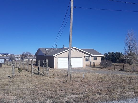 3rd image of 94 Aspen Rd
