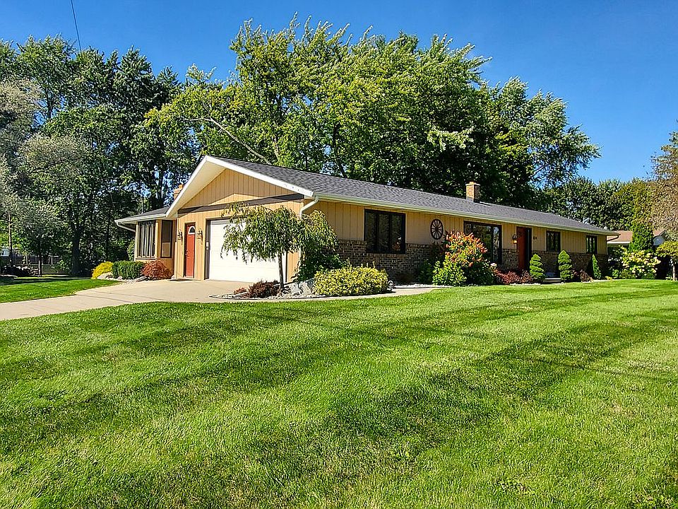 1st image of 524 Winthrop Ln