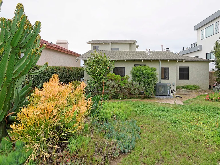 3228 Emerson St — Photo 3