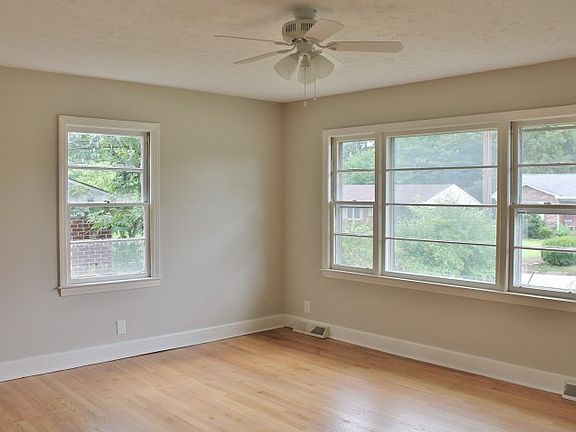 2nd image of 1607 Elliott Ave