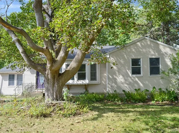 4194 Cameron Dr, Williamsville, NY 14221