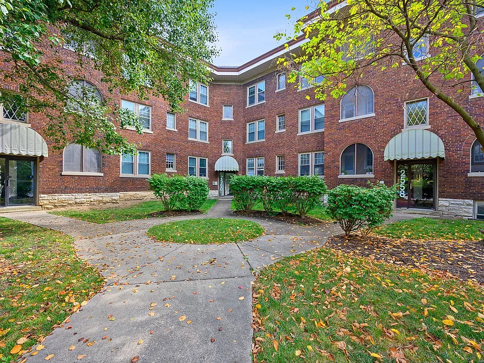 2562 Woodburn Ave #19