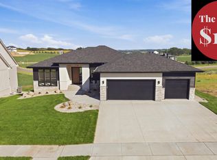 712 N Sylvan Dr, Sioux Falls, SD 57110