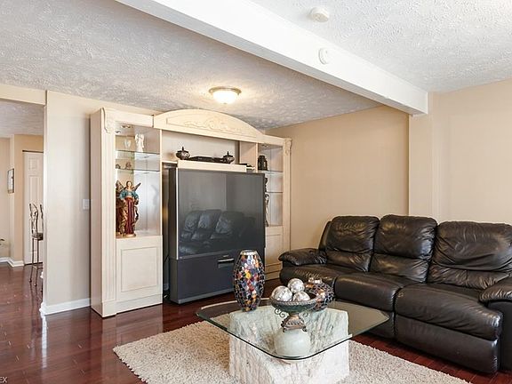 3rd image of 7380 Willowrun Dr Unit C